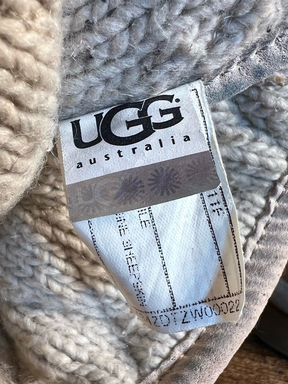 Ugg Boots Mountain Quilted Beige Short Boot Knit Button Side Women's 7 - Picture 10 of 11